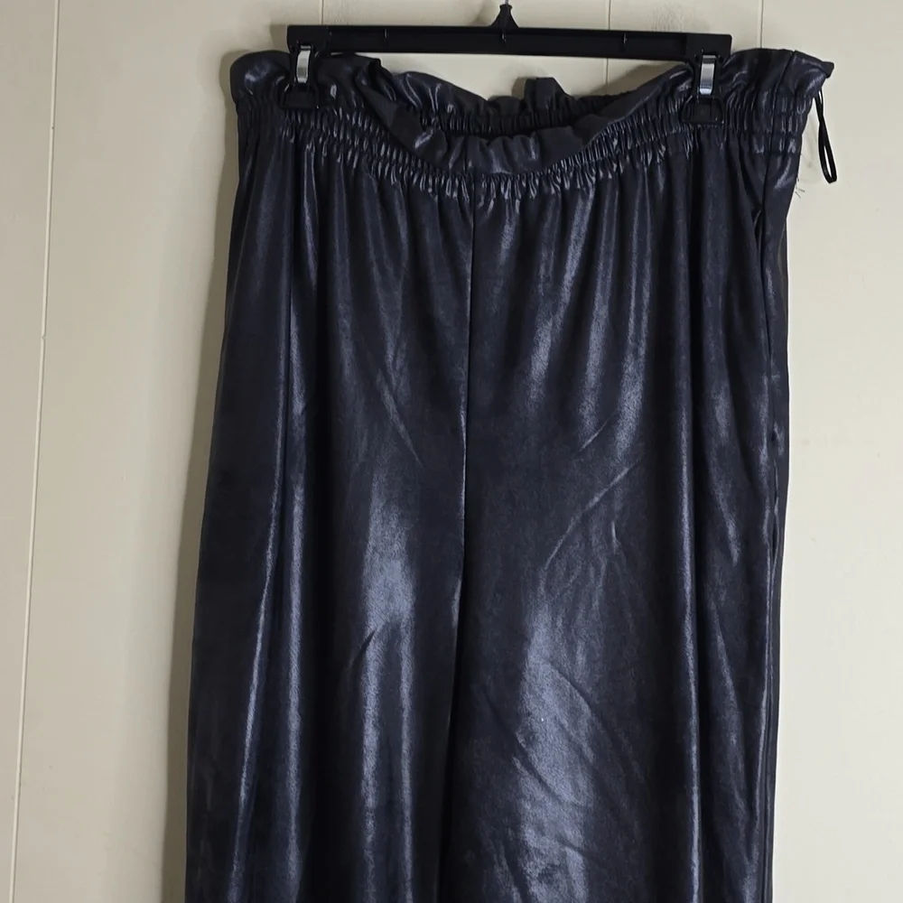 Gianni Bini Luxe Coated Paperbag Waist Joggers  Large - Picture 3 of 8